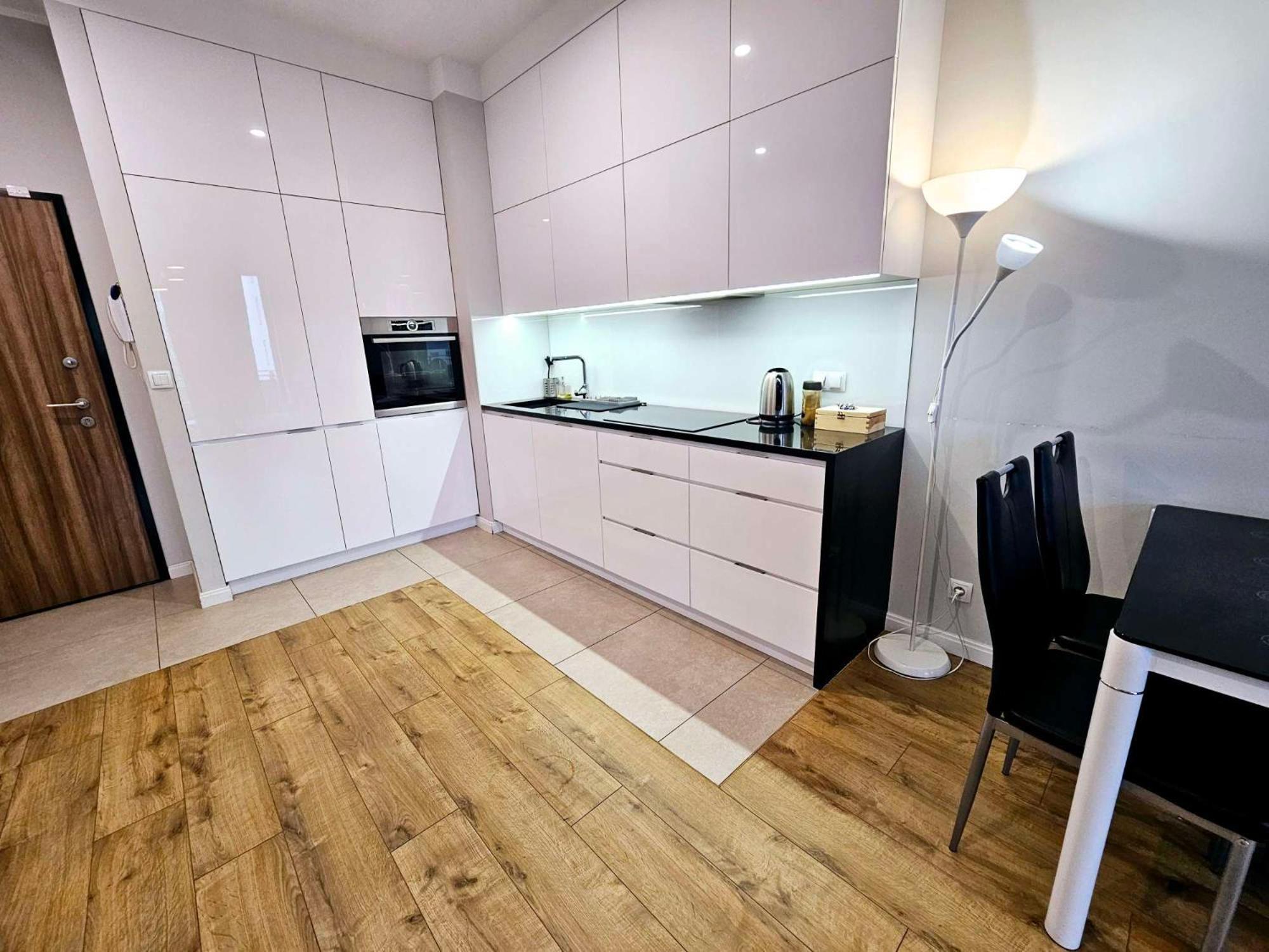 First -- Green Zoliborz Apartment 4 Варшава Экстерьер фото